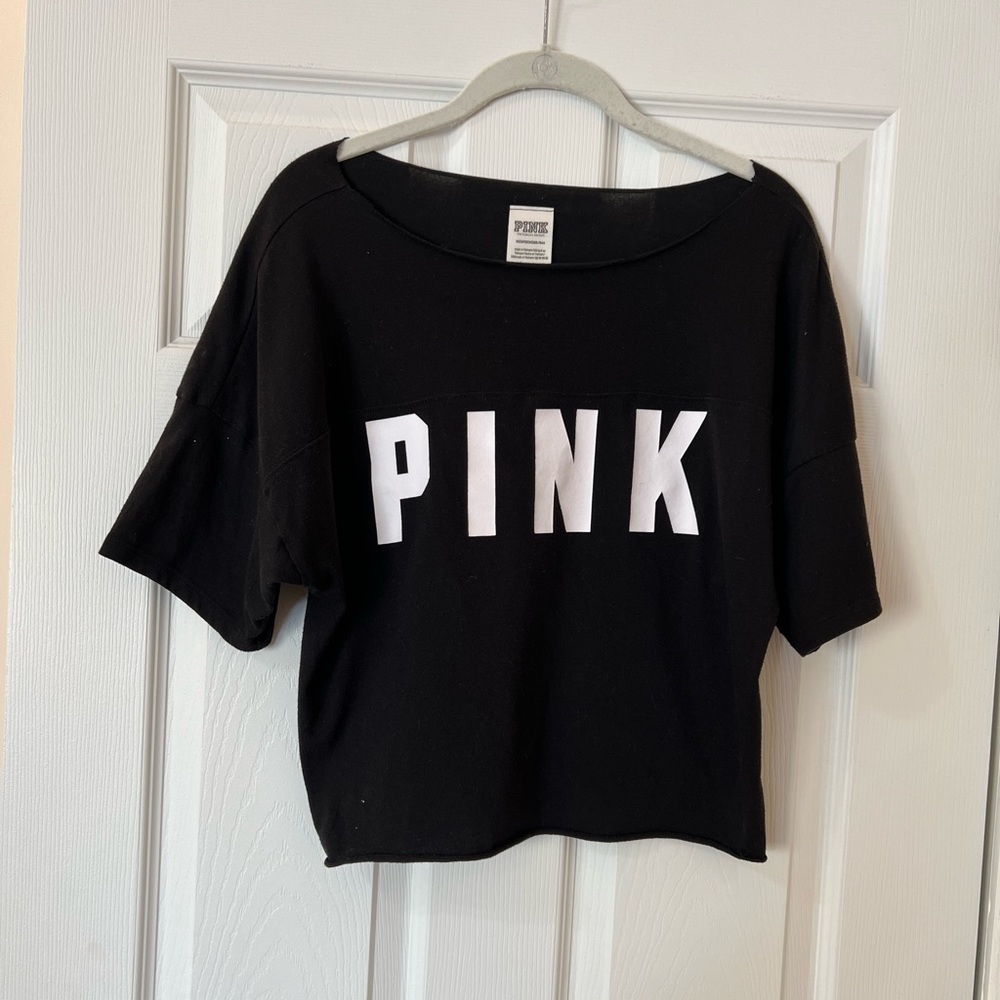 VS PINK Black T-shirt.
